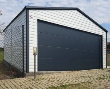 Doppelgarage aus Blech 600 x 580 cm Seitengiebel Sektionaltore Weiss