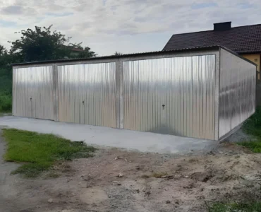 Dreifachgaragen aus Blech 900 x 500 cm verzinkt Pultdach Schwingtor