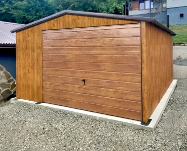 Einzelgarage aus Blech 400 x 500 cm Satteldach Schwingtor Holzoptik