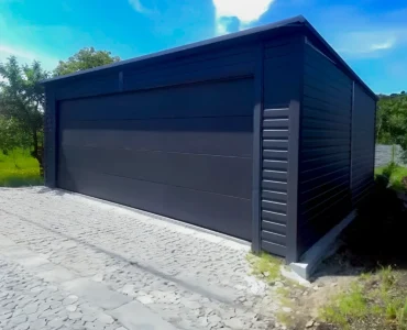 Einzelgarage aus Blech 600 x 600 cm Pultdach Sektionaltor Graphit