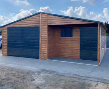 Fertiggarage - Hersteller von Fertiggaragen | LiderStal Einzelgarage aus Blech 700 x 800 cm Holzoptik Schwingtor