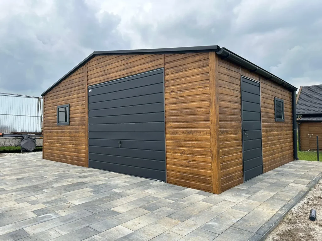 Blechgaragen Neuruppin mit Fenster und Tür